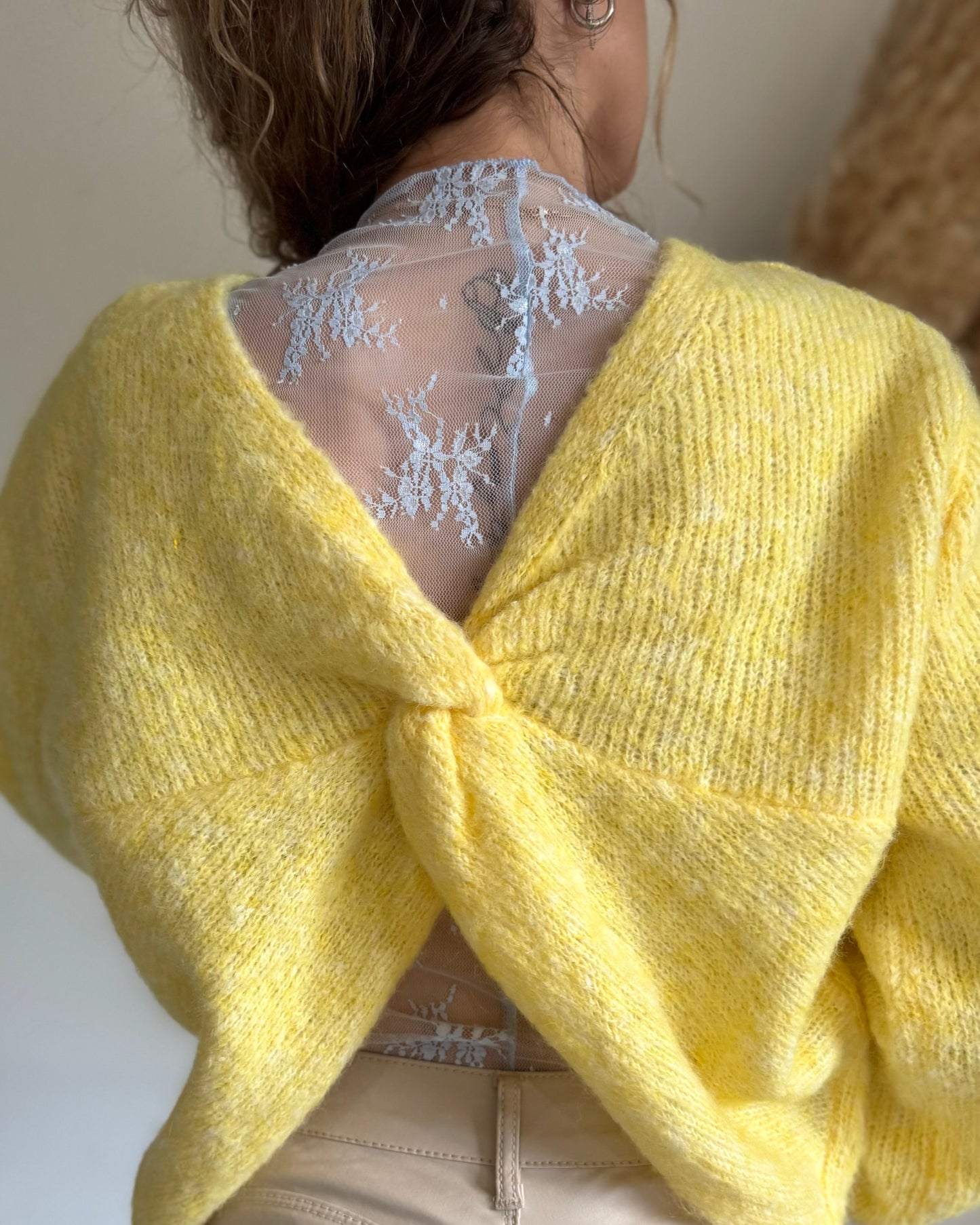 PULL CROISÉ - JAUNE