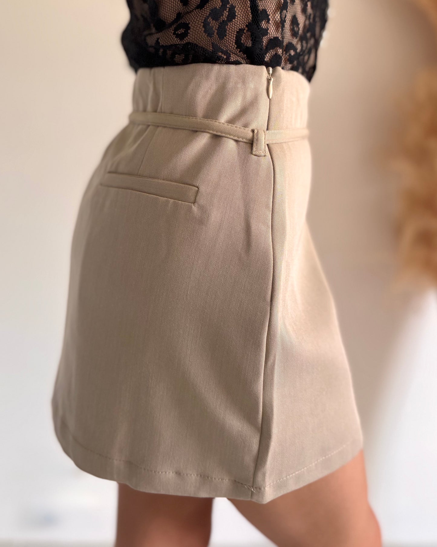 JUPE SHORT LOUISE - TAUPE