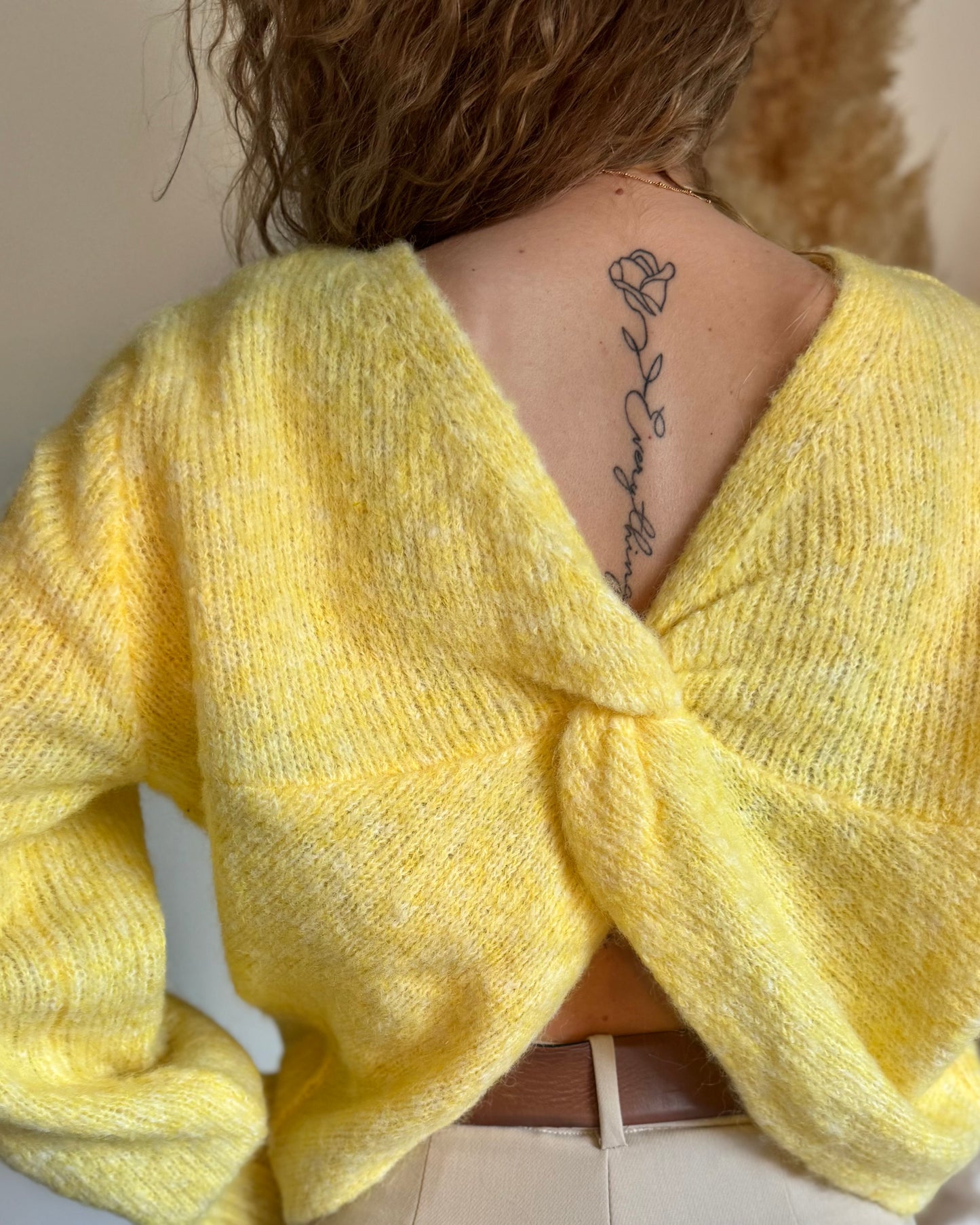 PULL CROISÉ - JAUNE